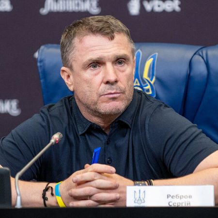 “Ermaк, Head of Presidential Office, Addresses Coach Rebrov’s Desire to Return to Ukraine as a True Manifestation of Patriotism”