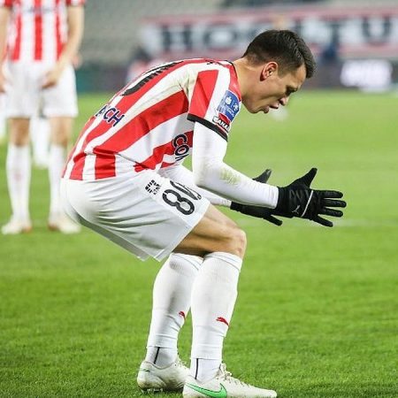 Krakow kicks out Konoplyanka: club explains sudden farewell to Ukrainian star.