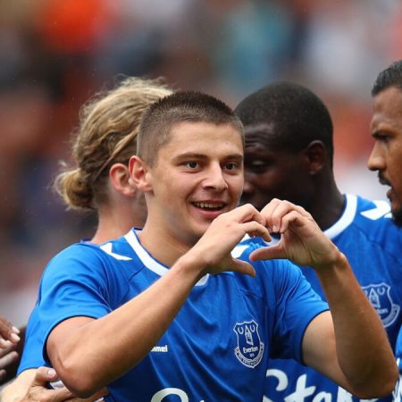 “Mikolenko’s Future at Everton: England Makes Statement Regarding Ukrainian Defender”