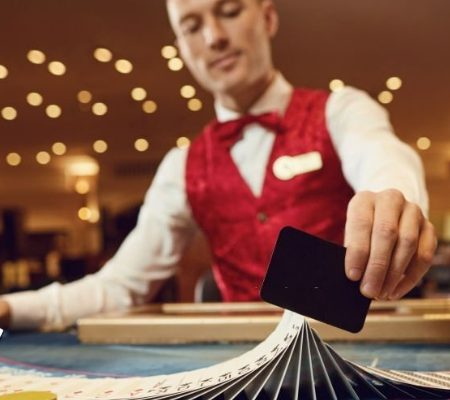 Dealer là gì? Cách để trở thành Dealer Casino?