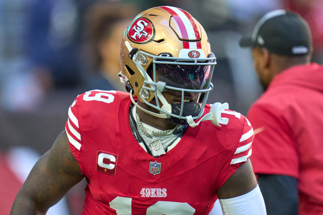 49ers wide receiver Deebo Samuel leaves a playoff match due to a shoulder injury