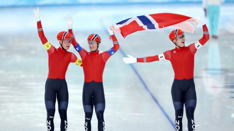 Norway clocked a world-record time to secure the gold at the European Speed Skating Championships ahead of Italy