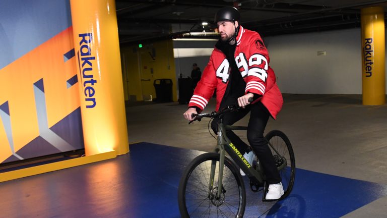 Klay wears a 49ers jacket created by Kristin Juszczyk to the Warriors game