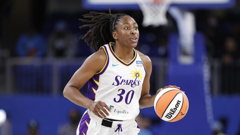 Nneka Ogwumike, a free agent forward player, plans to meet with Liberty instead of going back to Sparks