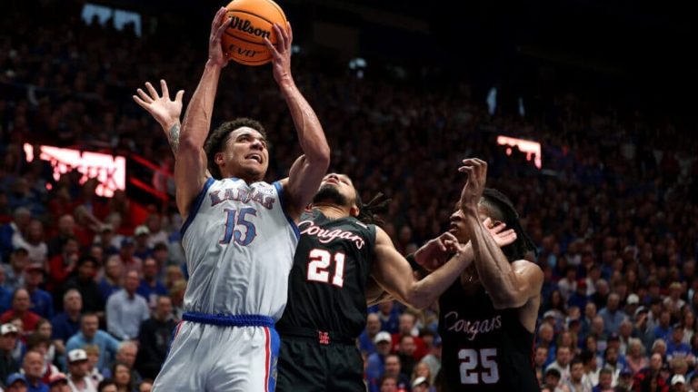 No. 8 Kansas impressively defeats No. 4 Houston’s strong defense at Allen Fieldhouse