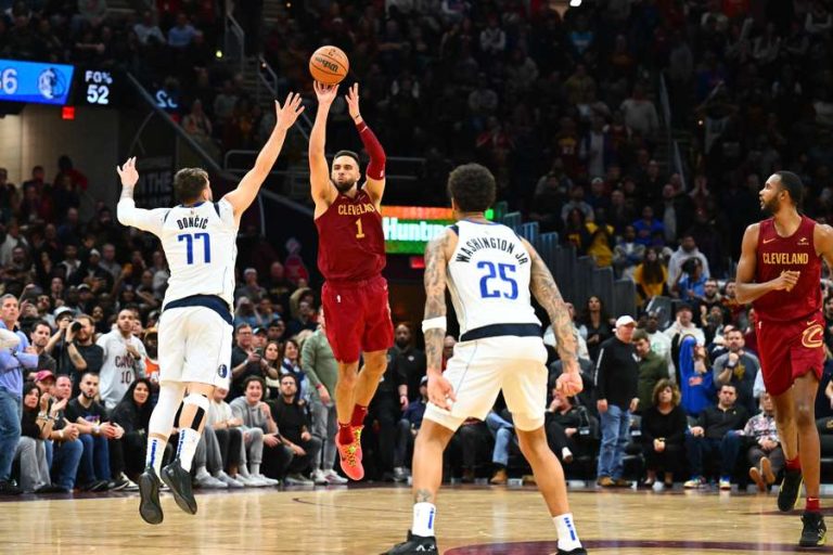 Max Strus Hits Epic Buzzer-Beater as Cavaliers Stage Incredible Comeback against Mavericks