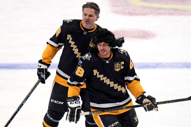 NHL Update: Jagr honored in Pittsburgh, Toronto scores three hat-tricks in a row