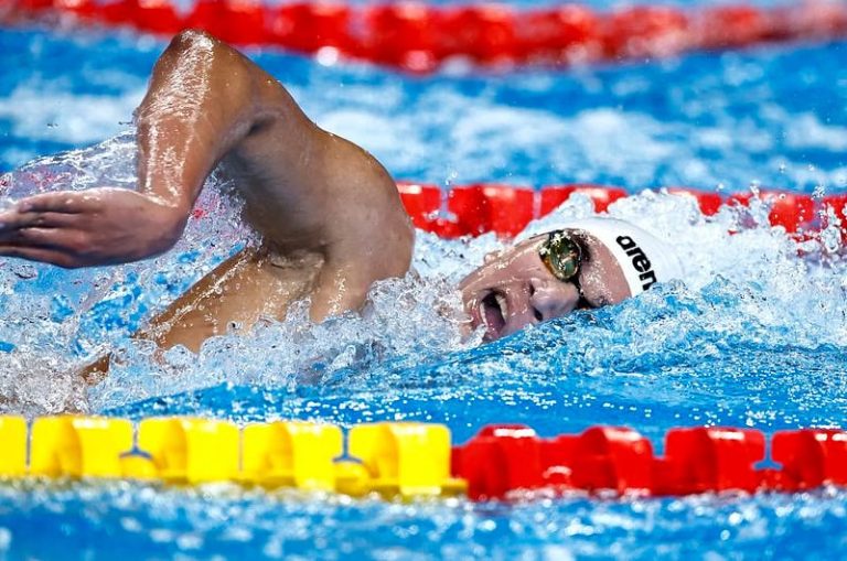 Hwang of South Korea wins the 200 freestyle title, while Hafnaoui fails in the 400m once more