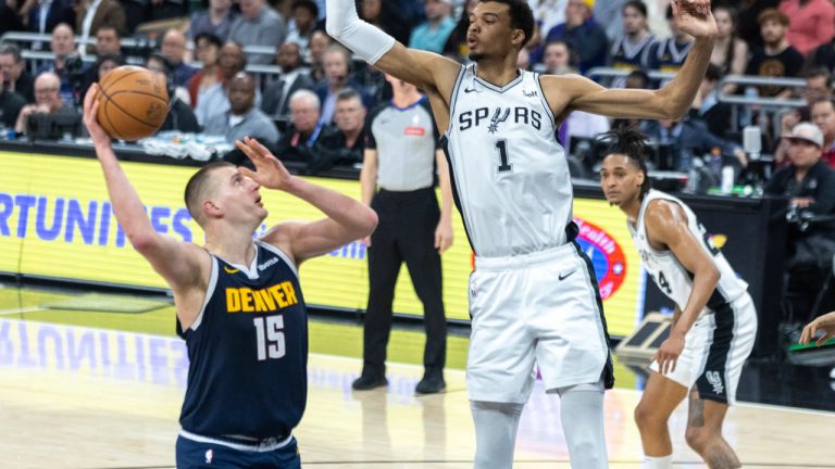 NBA Roundup: Jokic’s Nuggets Outshine Wembanyama’s Spurs, Williamson Leads Pelicans Past Clippers