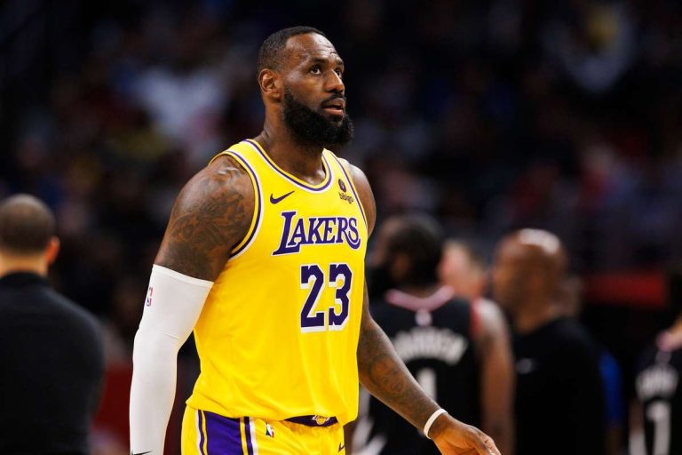 LeBron James rallies Lakers for stunning comeback win against Clippers in NBA roundup