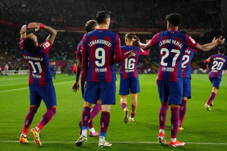 Barcelona Secure Narrow Victory Over 10-Man Las Palmas to Keep Title Aspirations Alive