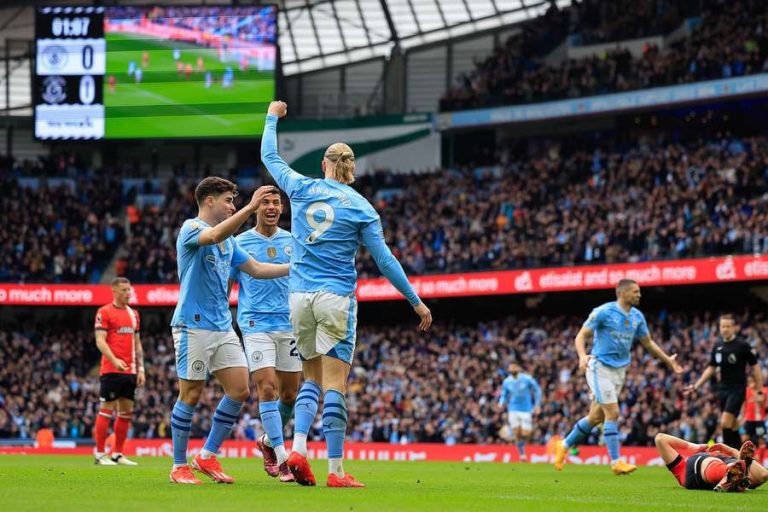 Manchester City’s Dominant Display Keeps Title Hopes Alive