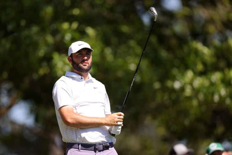 Scottie Scheffler Leads at Masters as Tiger Woods Struggles