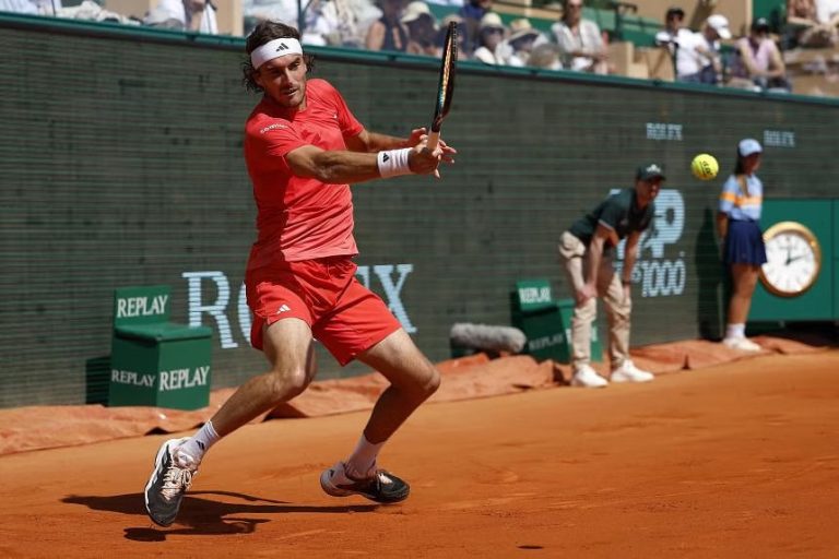 Tsitsipas Advances to Monte Carlo Semifinals with Convincing Win Over Khachanov