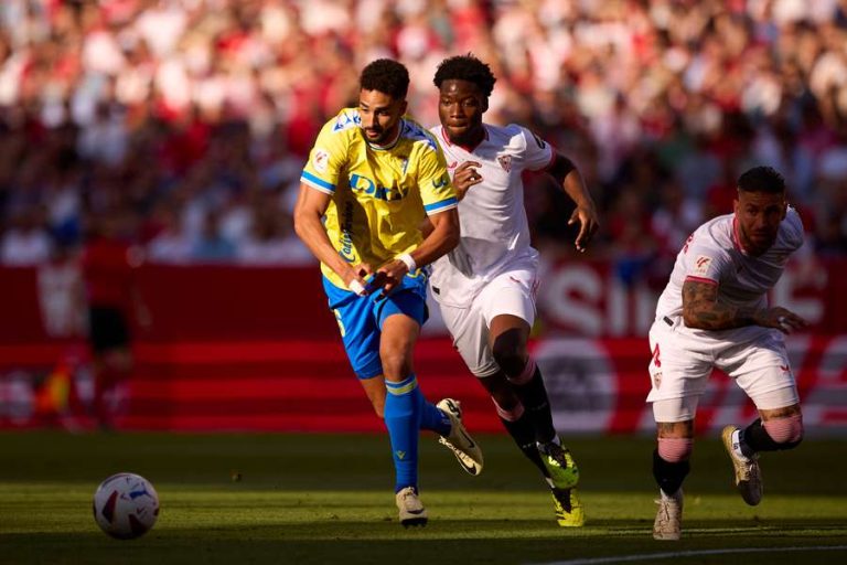 Cadiz Secures Last-Minute Victory Over Sevilla to Revive Survival Hopes