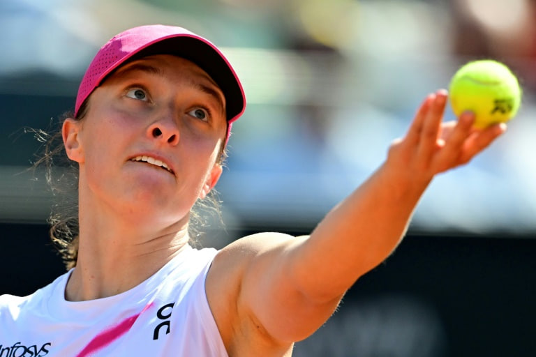 Iga Swiatek Triumphs Over Angelique Kerber Amid Climate Protest Disturbance at Rome Open