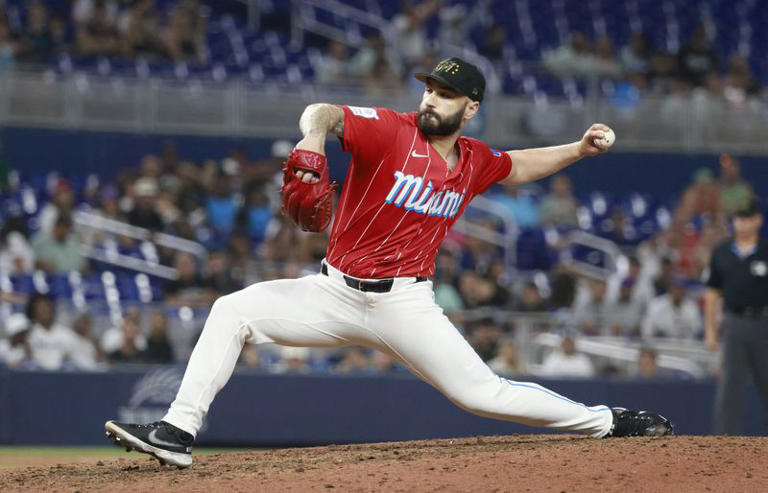 MLB Roundup: Miami Marlins Score Four in Ninth to Sink Mets in 10th