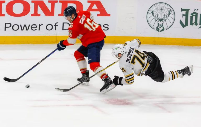 Aleksander Barkov secures second Selke Trophy of his career