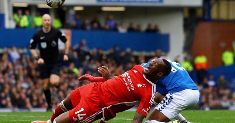 Howard Webb States VAR Should Have Stepped in for Potential Penalty Call in Forest vs. Everton Match