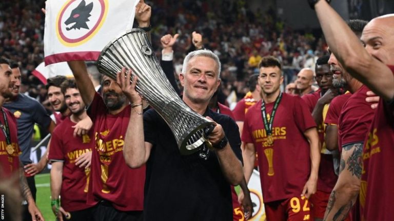 Jose Mourinho: Điều gì đã xảy ra ở Roma với cựu HLV Chelsea và Man Utd?