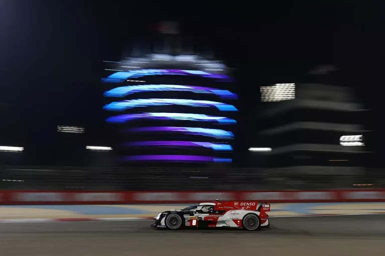 WEC Bahrain: Hartley đánh bại đồng đội Toyota Kobayashi để giành pole