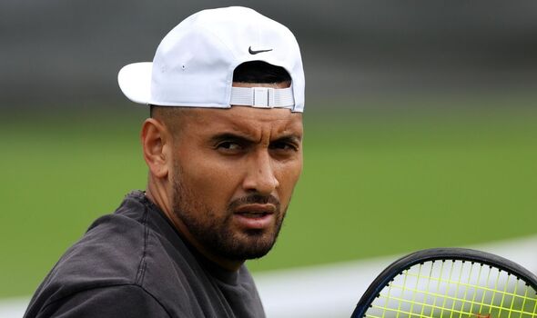 Ngôi sao Tennis Kyrgios Lên Tiếng Chỉ Trích Huyền Thoại và Người Hâm Mộ Australia