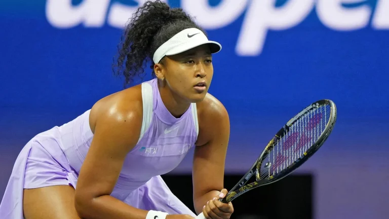 “TÔI BIẾT RẰNG TUỔI THỌ CỦA QUẦN VỢT KHÔNG DÀI ĐẾN THẾ”: NAOMI OSAKA ĐƯỢC TRUYỀN CẢM HỨNG ĐỂ TẬN HƯỞNG QUẦN VỢT TRONG KHI NÓ KÉO DÀI BỞI SERENA WILLIAMS VÀ MARIA SHARAPOVA