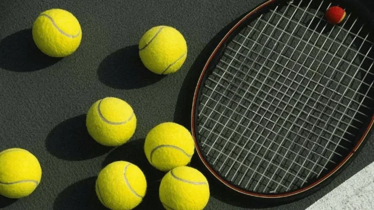 Mẹo chọn cước vợt tennis đánh êm tay