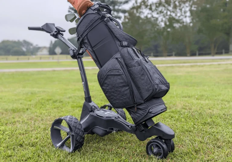 XE ĐẨY GOLF VÀ XE KÉO GOLF: CÁI NÀO PHÙ HỢP VỚI BẠN?