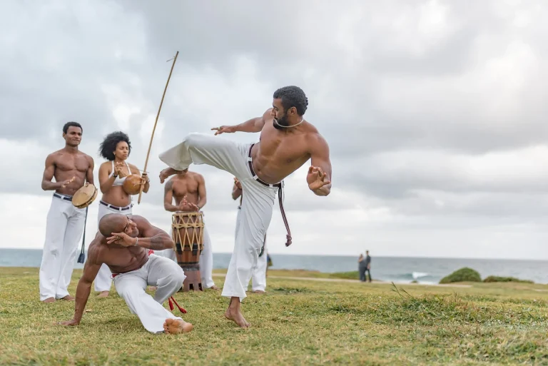 Capoeira của Brazil đã phát triển như thế nào từ một môn võ thuật đến cơn sốt khiêu vũ quốc tế